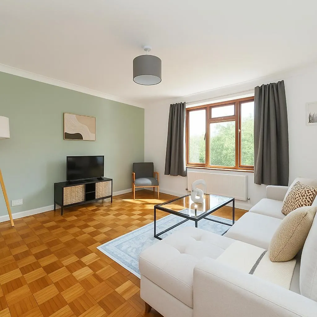 Lägenhet Spacious 2-Bedroom Flat In Prime Ealing Broadway