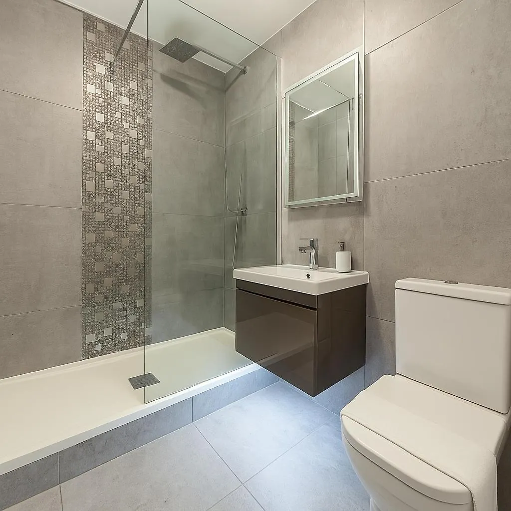 Spacious 2-Bedroom Flat In Prime Ealing Broadway
