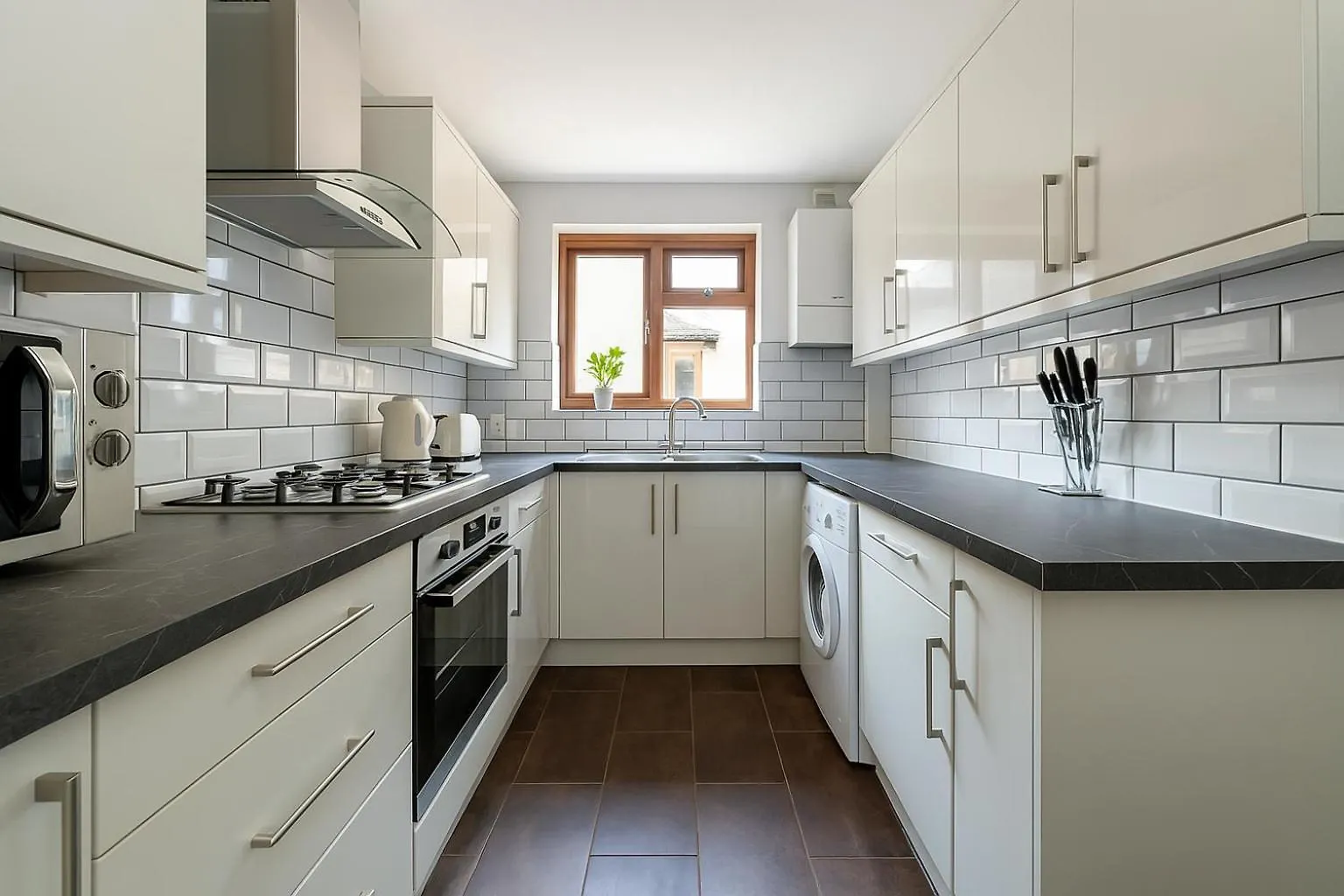 Spacious 2-Bedroom Flat In Prime Ealing Broadway 0*,  United Kingdom