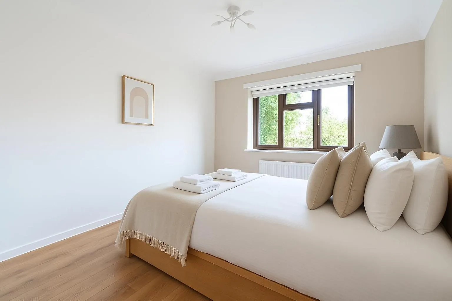 Apartment Spacious 2-Bedroom Flat In Prime Ealing Broadway