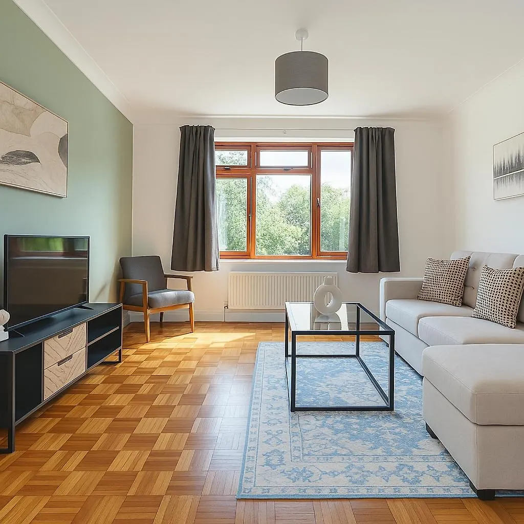 Spacious 2-Bedroom Flat In Prime Ealing Broadway
