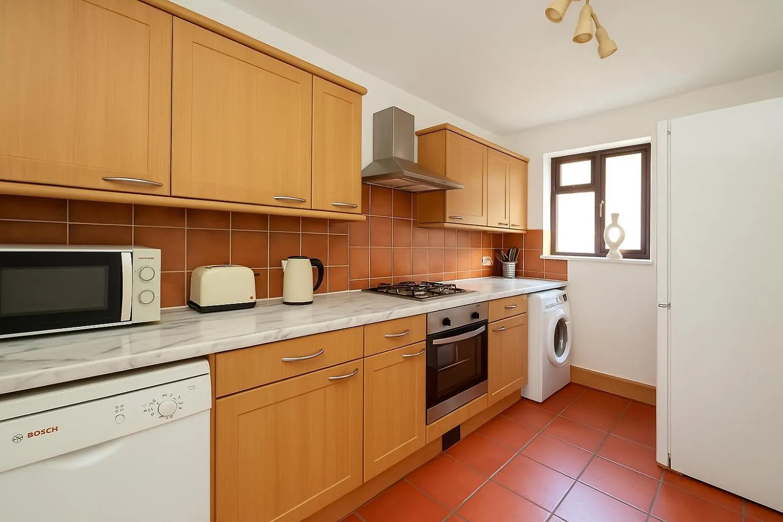 Spacious 2-Bedroom Flat In Prime Ealing Broadway Apartment